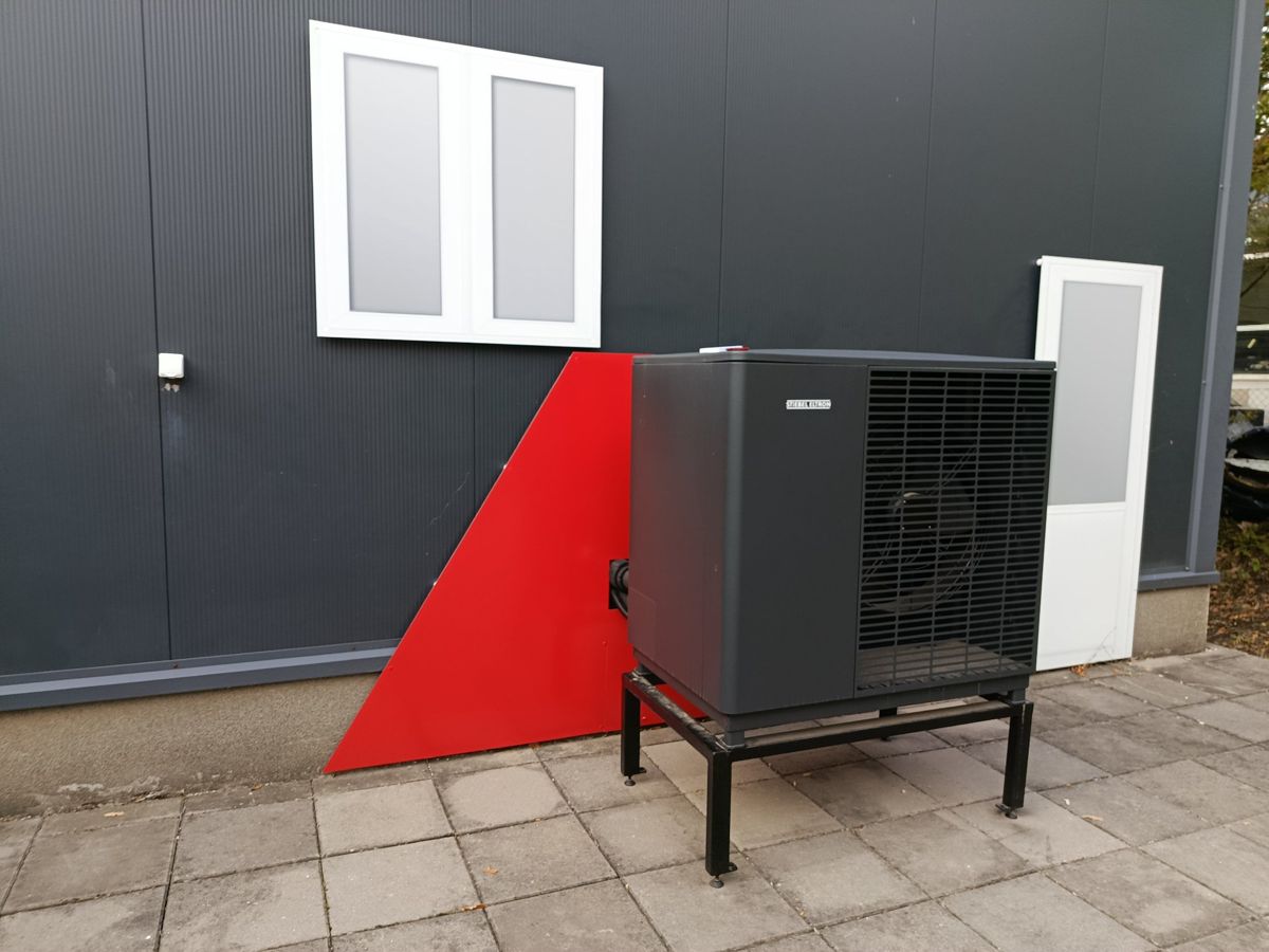 Stiebel Eltron levegő-víz hőszivattyú kültéri egysége